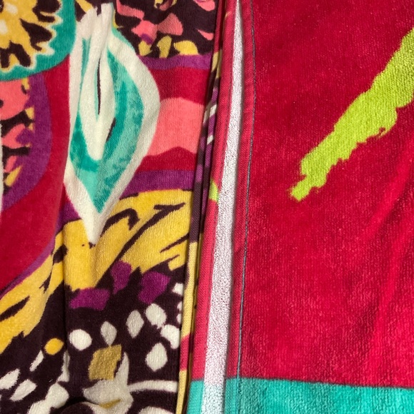 VERA BRADLEY BEACH TOWEL - Picture 4 of 4